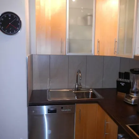 2-raum In Guter Lage Fuer Koeln-bonn-siegbug Apartment