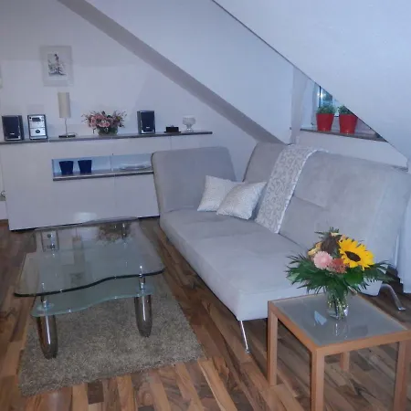 Apartment 2-raum In Guter Lage Fuer Koeln-bonn-siegbug *