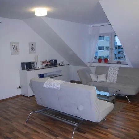 Apartment 2-raum In Guter Lage Fuer Koeln-bonn-siegbug *