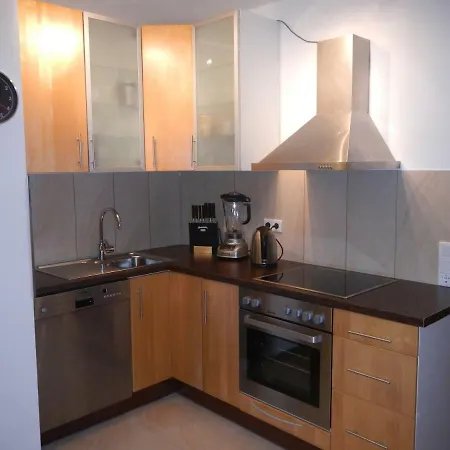 Apartment 2-raum In Guter Lage Fuer Koeln-bonn-siegbug *
