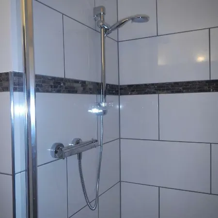 2-raum In Guter Lage Fuer Koeln-bonn-siegbug Apartment Troisdorf