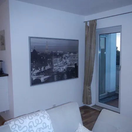 2-raum In Guter Lage Fuer Koeln-bonn-siegbug Apartment Troisdorf