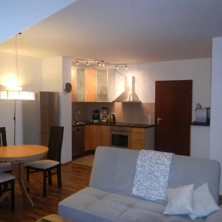 2-raum In Guter Lage Fuer Koeln-bonn-siegbug Apartment Troisdorf