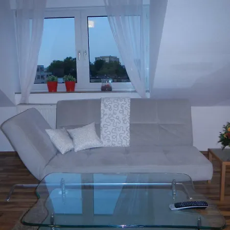 2-raum In Guter Lage Fuer Koeln-bonn-siegbug Apartment *