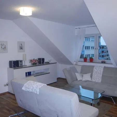 Apartment 2-raum In Guter Lage Fuer Koeln-bonn-siegbug