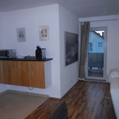 2-raum In Guter Lage Fuer Koeln-bonn-siegbug Apartment Troisdorf