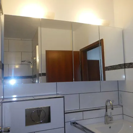 2-raum In Guter Lage Fuer Koeln-bonn-siegbug