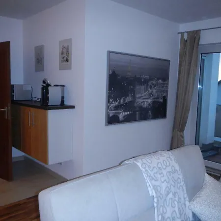 2-raum In Guter Lage Fuer Koeln-bonn-siegbug