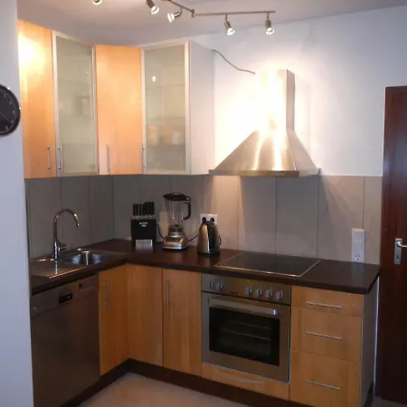 2-raum In Guter Lage Fuer Koeln-bonn-siegbug *