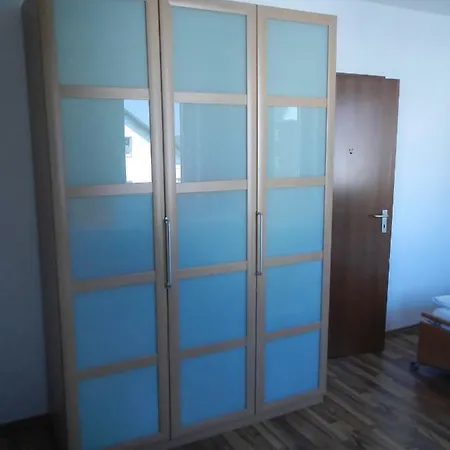 公寓 2-raum In Guter Lage Fuer Koeln-bonn-siegbug 特罗斯多夫