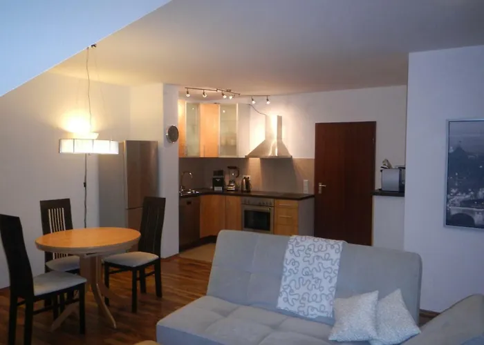 2-raum In Guter Lage Fuer Koeln-bonn-siegbug 아파트 트로이스도르프