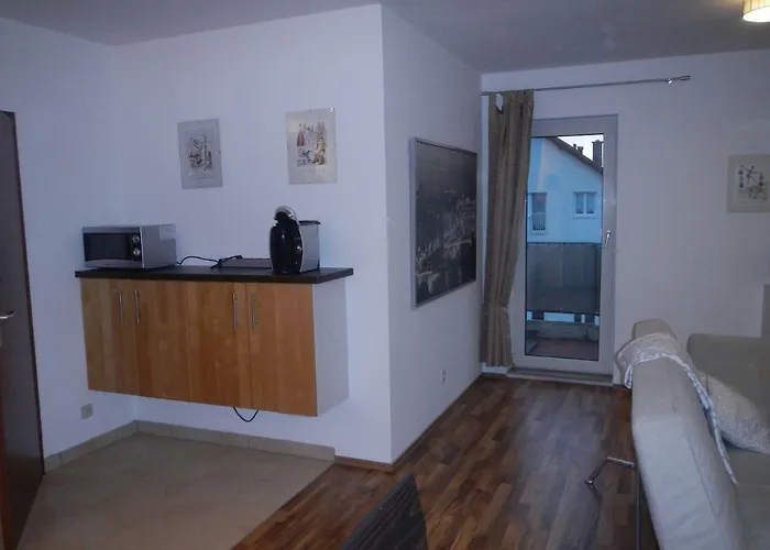 2-raum In Guter Lage Fuer Koeln-bonn-siegbug 아파트 트로이스도르프